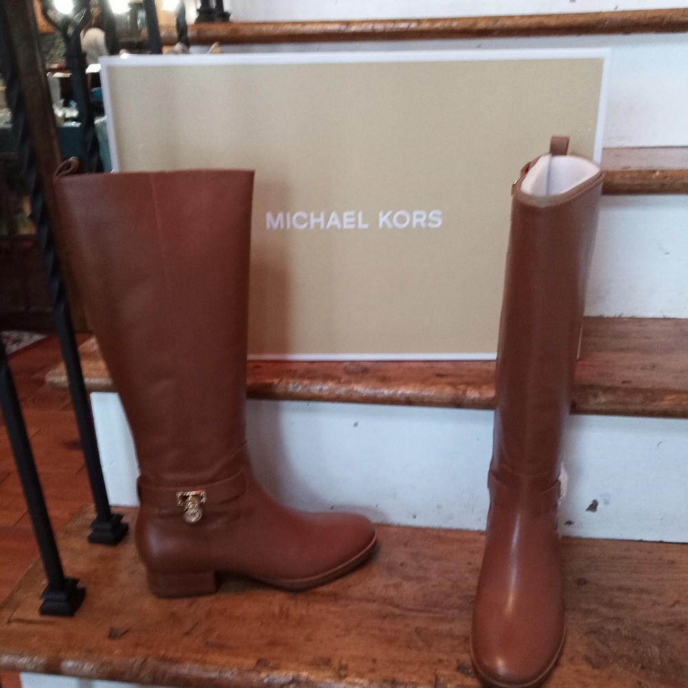 New in box BooTs MK